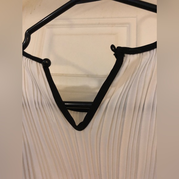 🫶🏻~Pleated Pure White dress- - Picture 6 of 10